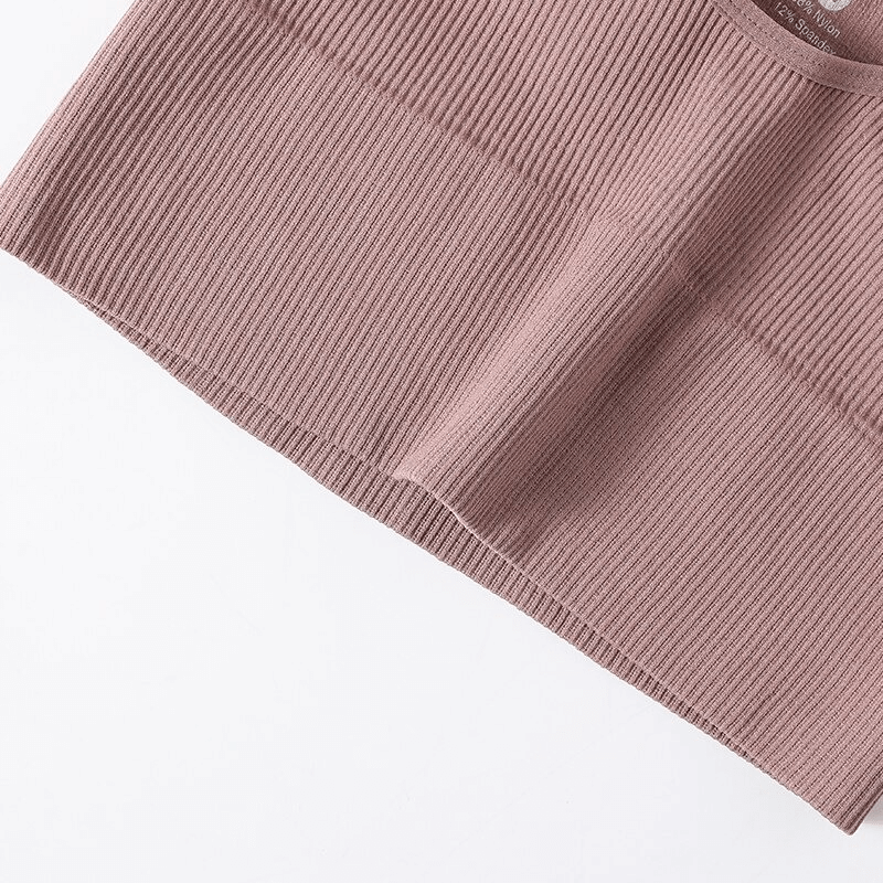 Close-up of ribbed seamless tank top in pink for women, ideal for fitness and yoga activities.